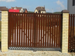 Евроштакетник с распашными воротами - пример 3 фото цена за метр