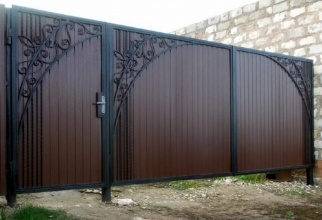 Распашные ворота из профнастила - пример 1 фото в Железнодорожном